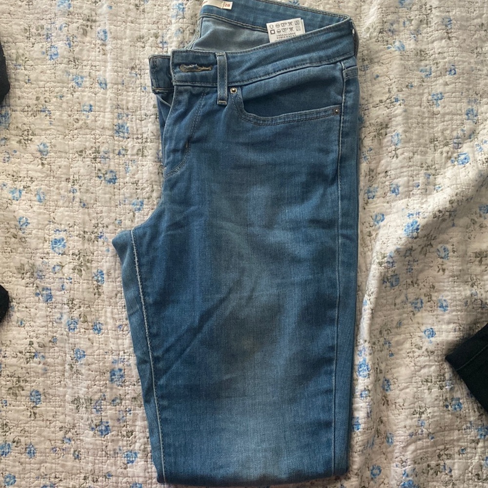 Levi’s 711 jeans